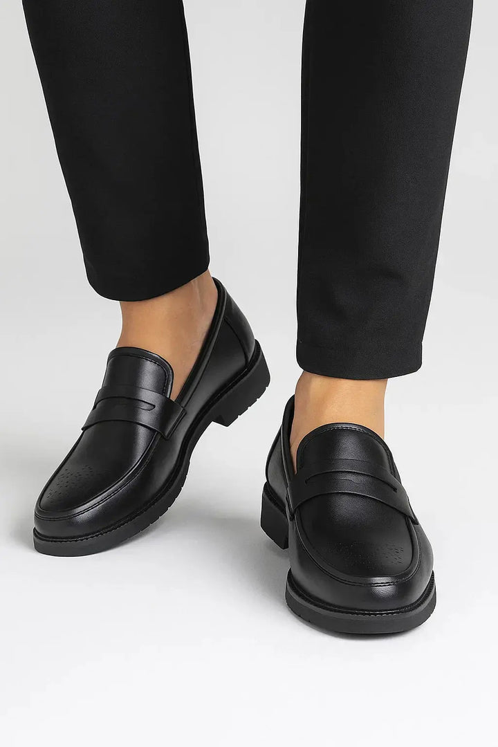 Professional men's classic Oxford dress shoes in black, designed with a comfortable round toe for office and formal events.
