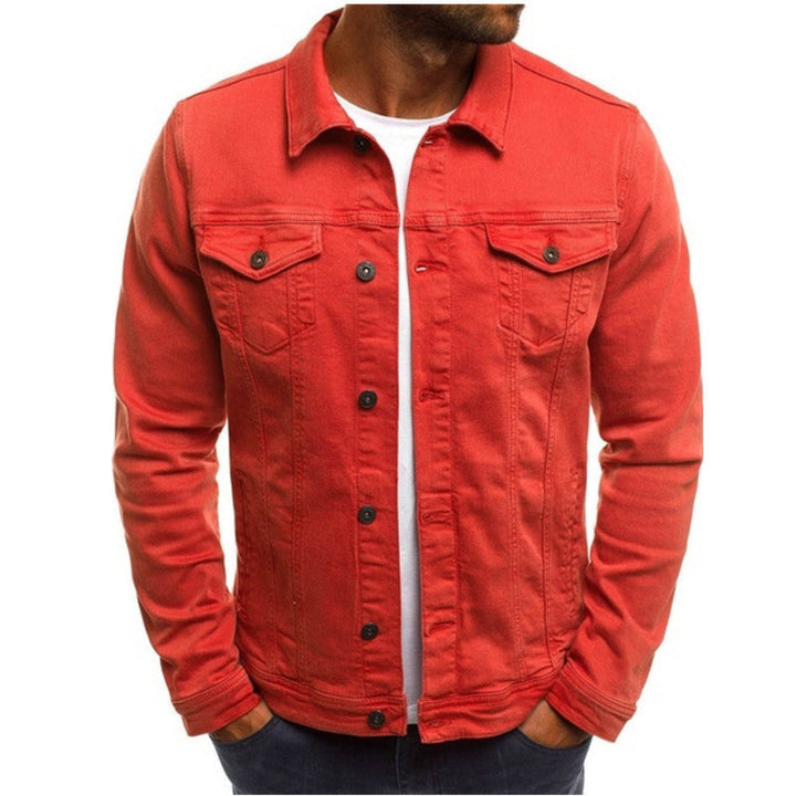 Essential men's denim jacket for casual wear, featuring a timeless design and practical multi-pockets.
