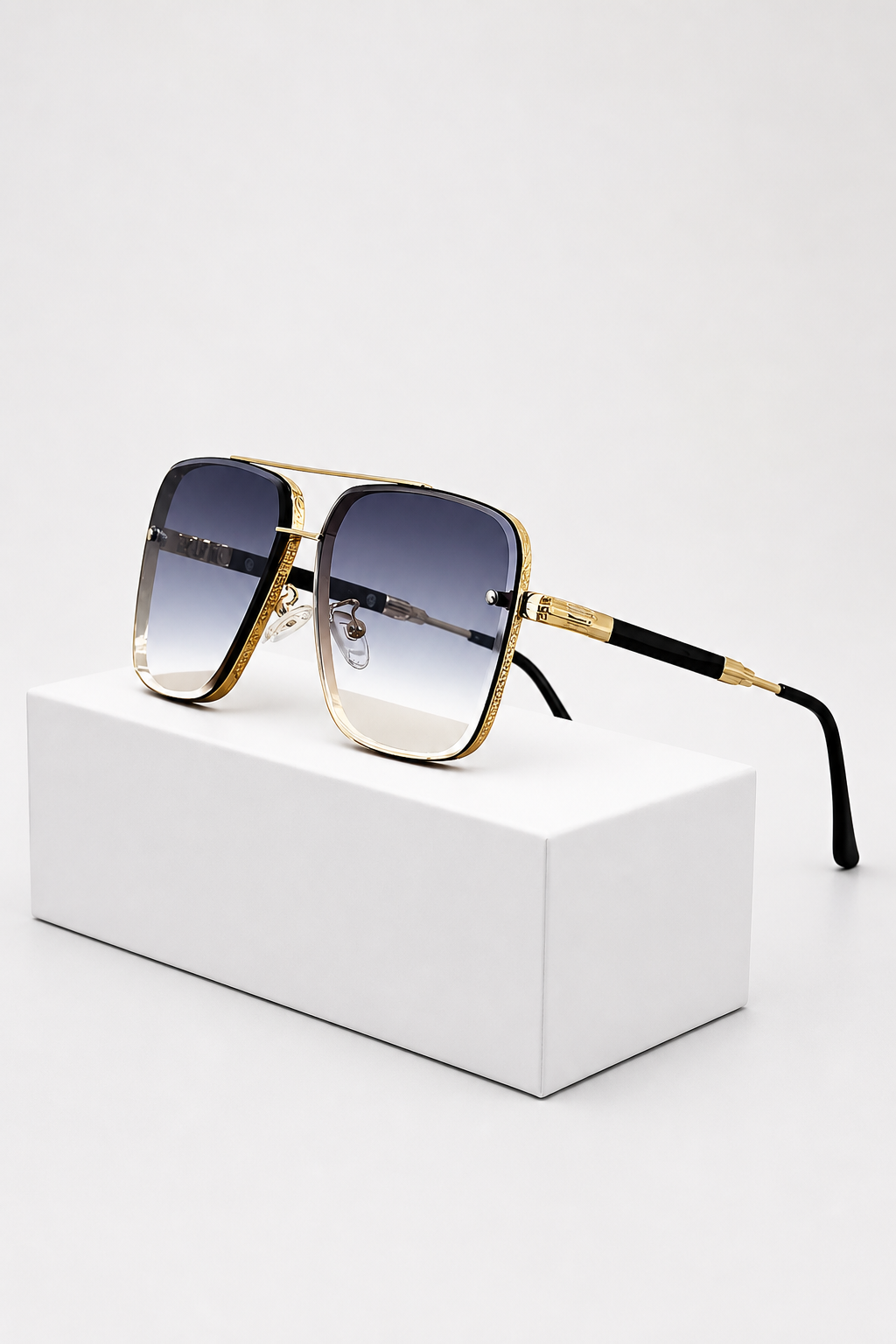 Stylish unisex retro aviator sunglasses with gold frame & UV400 gradient lenses, perfect for fashion.
