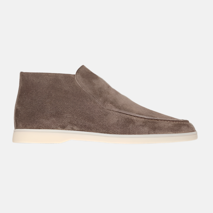 Elegant men's brown leather slip-on loafers, perfect for smart casual & dressy occasions. Comfortable & versatile.