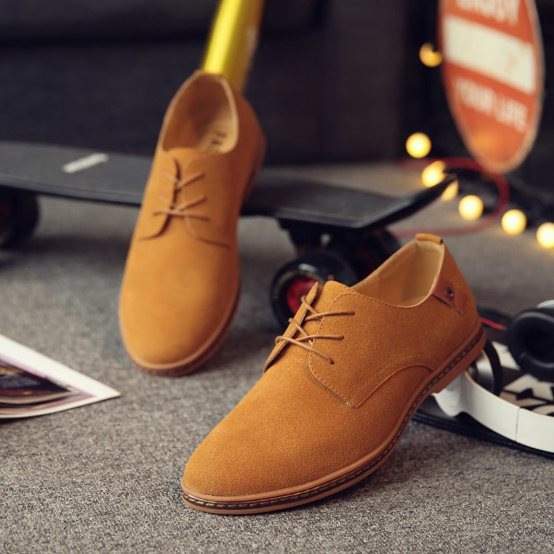 Side view of timeless black leather oxford shoes, comfortable men's dress footwear for sophisticated fashion.