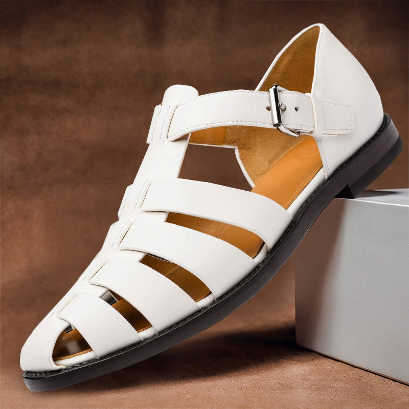 Durable men's casual fisherman sandals with a secure adjustable strap, providing comfort and support for summer activities.