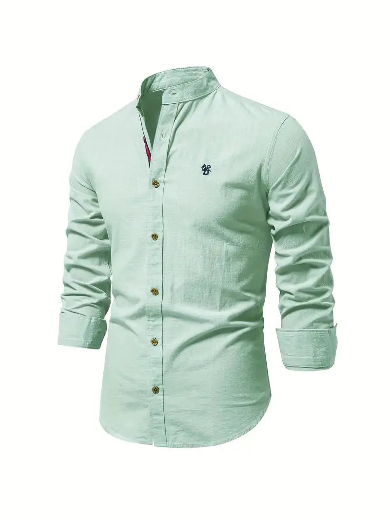 Comfortable men's classic Oxford shirt, a versatile button-up for everyday fashion.