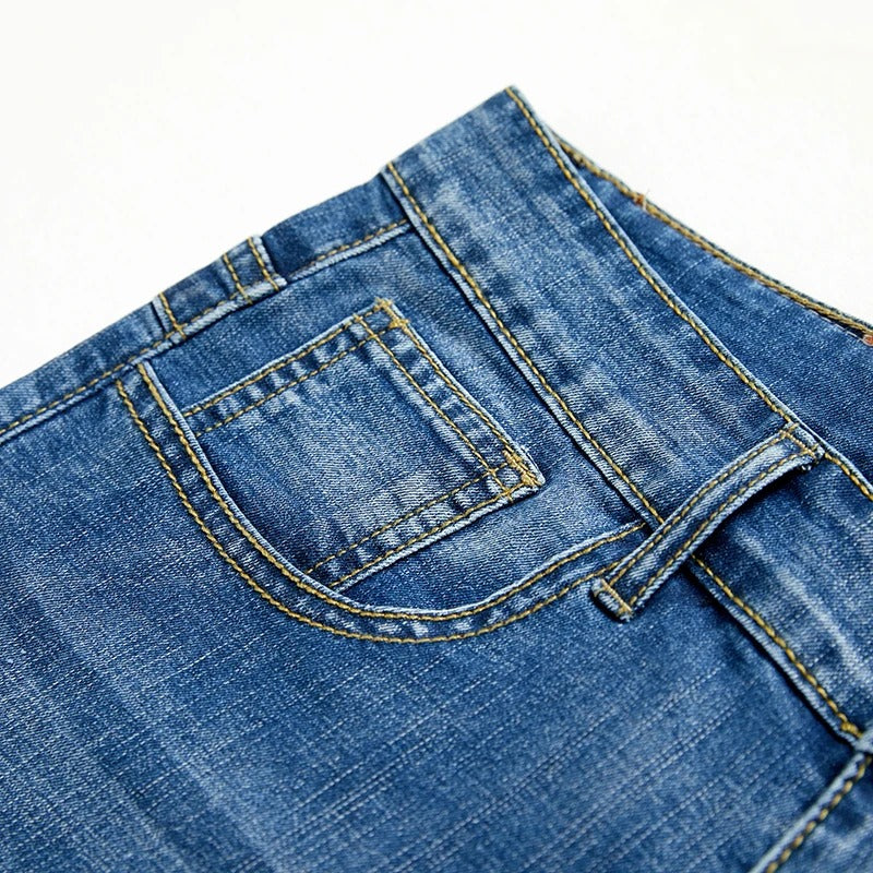 Gray five-pocket men's denim shorts, relaxed fit, essential for everyday summer comfort.