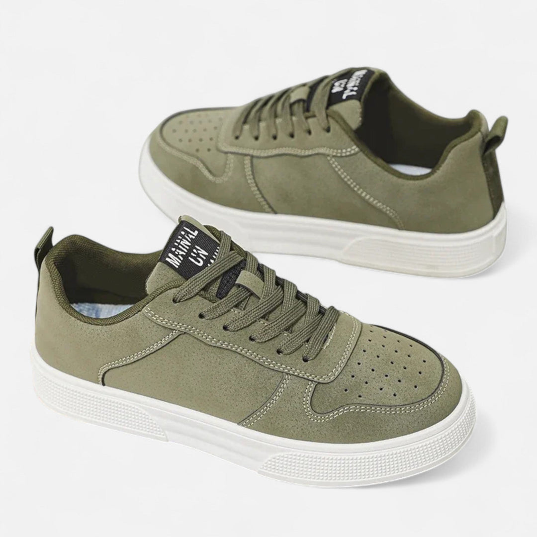 Stylish men's low-top trainers, a versatile choice for modern men's fashion and comfortable everyday footwear.
