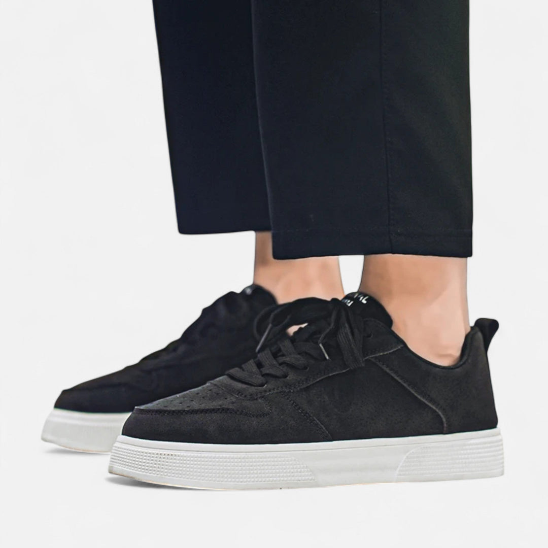 Men's essential low-top trainers, a classic and comfortable choice for versatile everyday footwear.