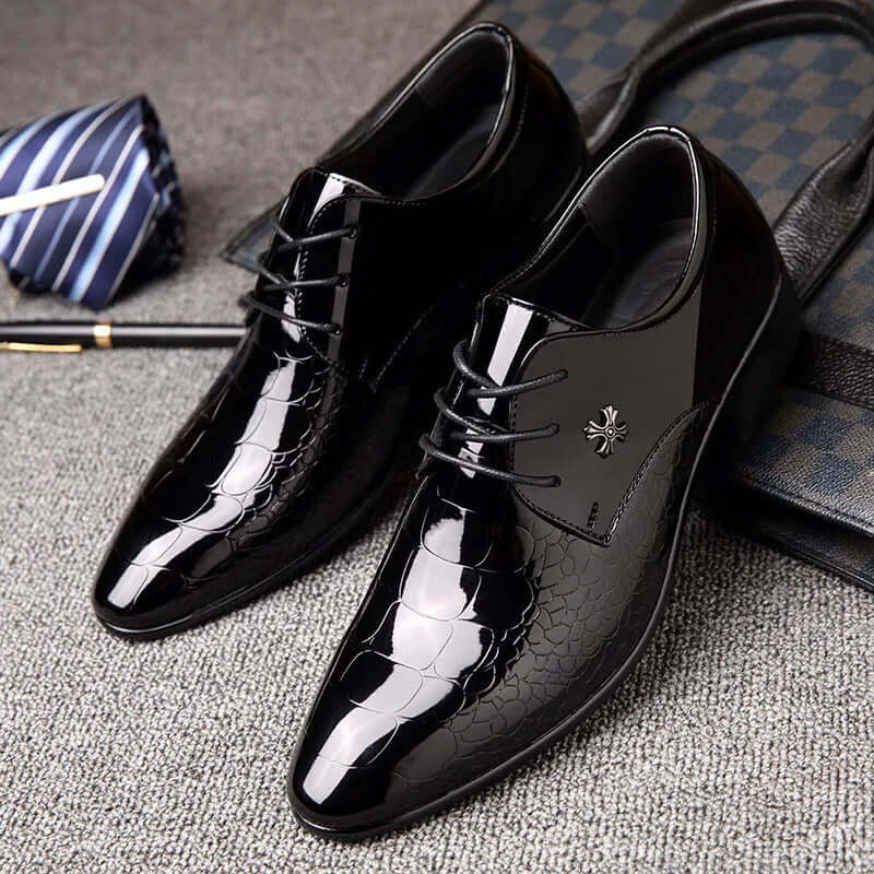 Timeless men's lace-up Oxford dress shoes, offering classic style & sophisticated comfort for formal fashion.