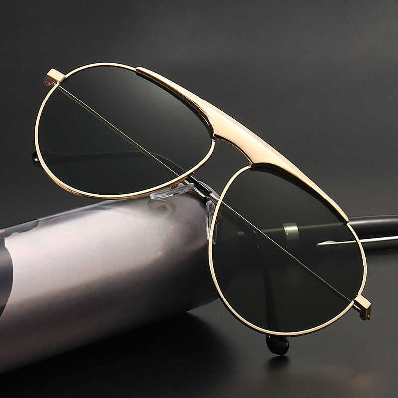 Classic unisex aviator sunglasses offering stylish UV protection, perfect for summer fashion & travel.