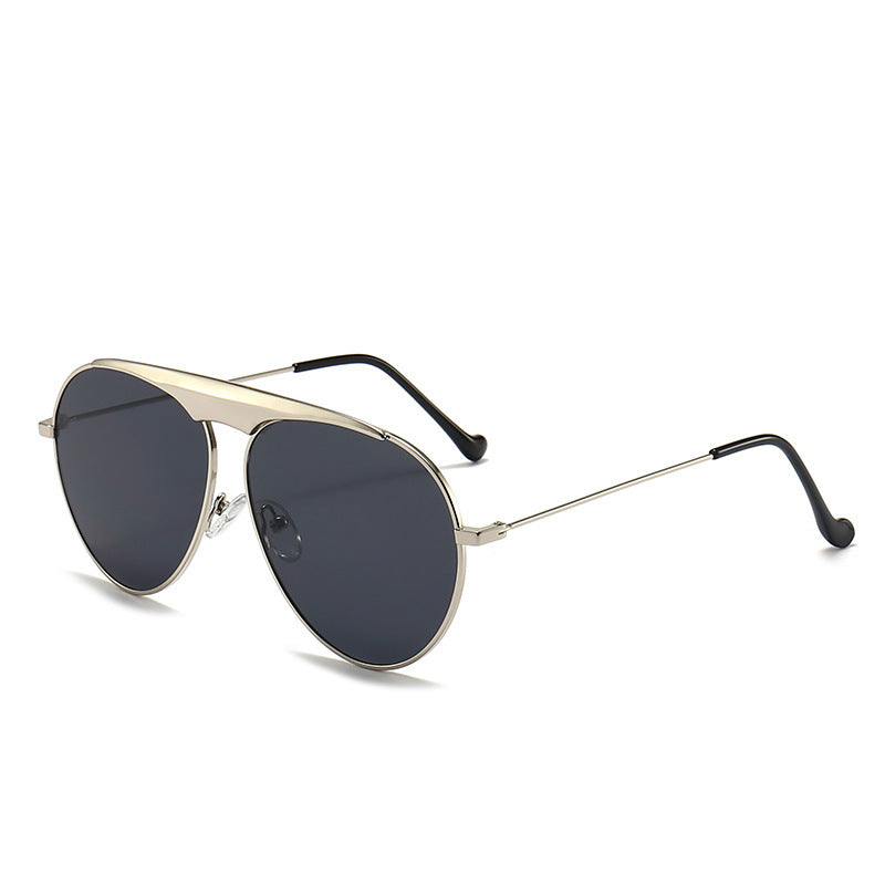 Stylish aviator eyewear, unisex design for sun protection & a fashionable summer look. Travel essential.