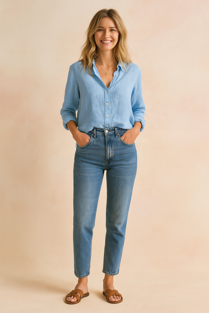 Effortless women's classic button-up blouse with long sleeves, great for any casual occasion.