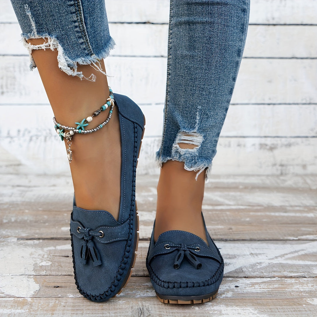 Women's elegant tassel loafers, classic design for comfortable everyday slip-on style. Perfect women's footwear.