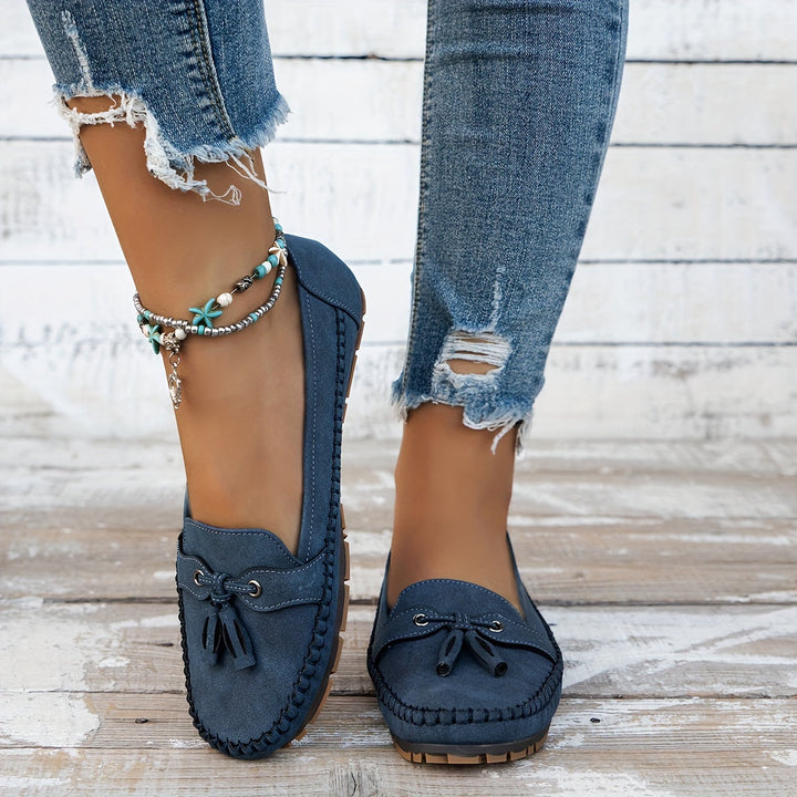 Women's elegant tassel loafers, classic design for comfortable everyday slip-on style. Perfect women's footwear.