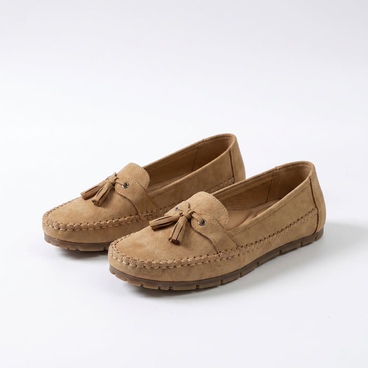 Versatile women's tassel loafers, ideal office shoes or stylish casual footwear. Comfortable classic slip-on design.