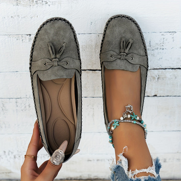 Close-up: Elegant tassels on classic women's loafers, highlighting quality & stylish everyday women's fashion.