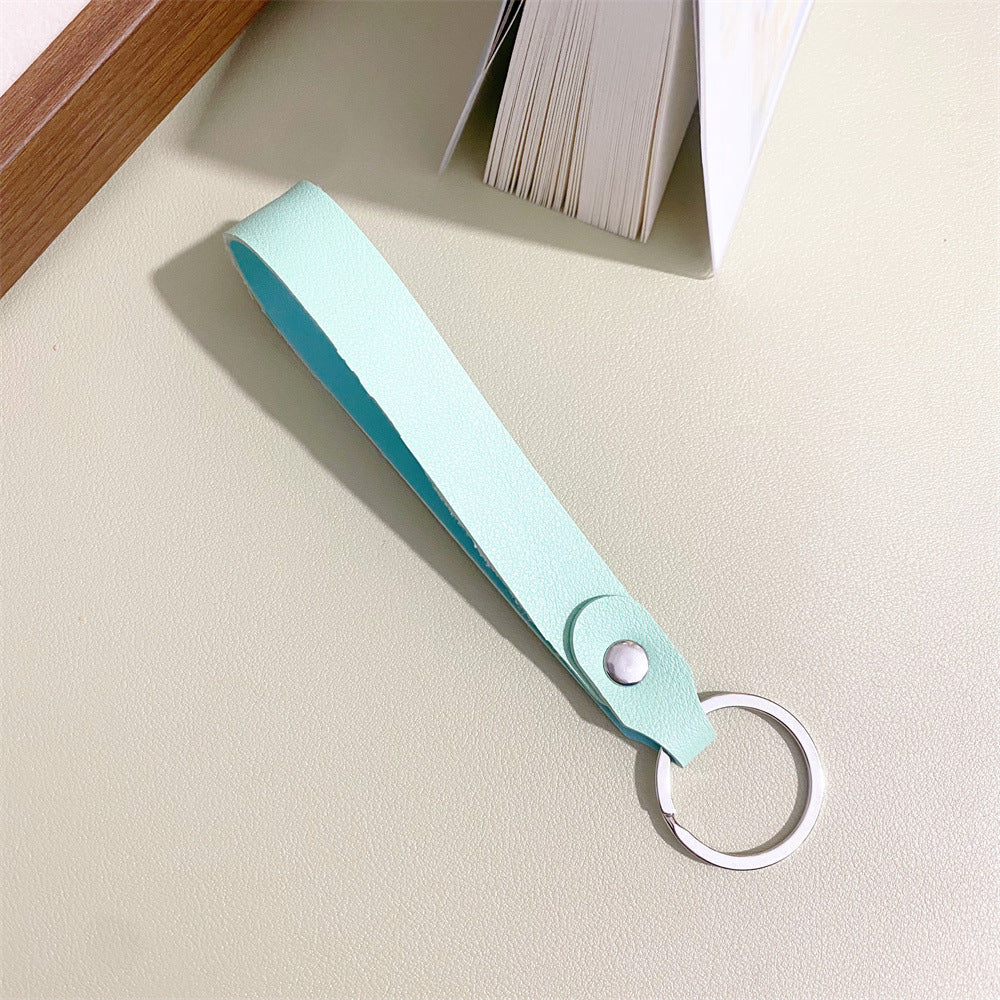 Durable leather key holder with secure clasp, a stylish and practical organizer for your everyday keys.