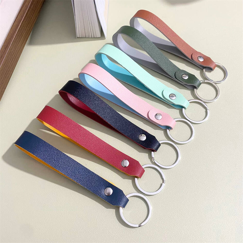 Modern unisex leather keyring organizer, perfect for decluttering keys, a durable and premium accessory gift.
