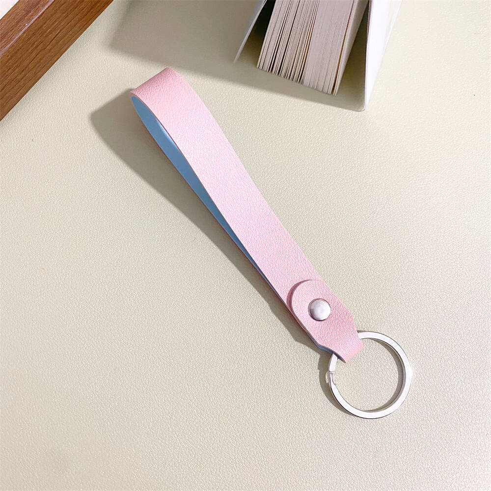 A premium leather key organizer, a compact and stylish keychain accessory suitable for all genders.
