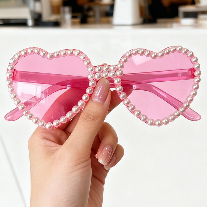 Trendy Women's Heart Pearl Sunglasses, UV protected lenses, perfect for summer style.