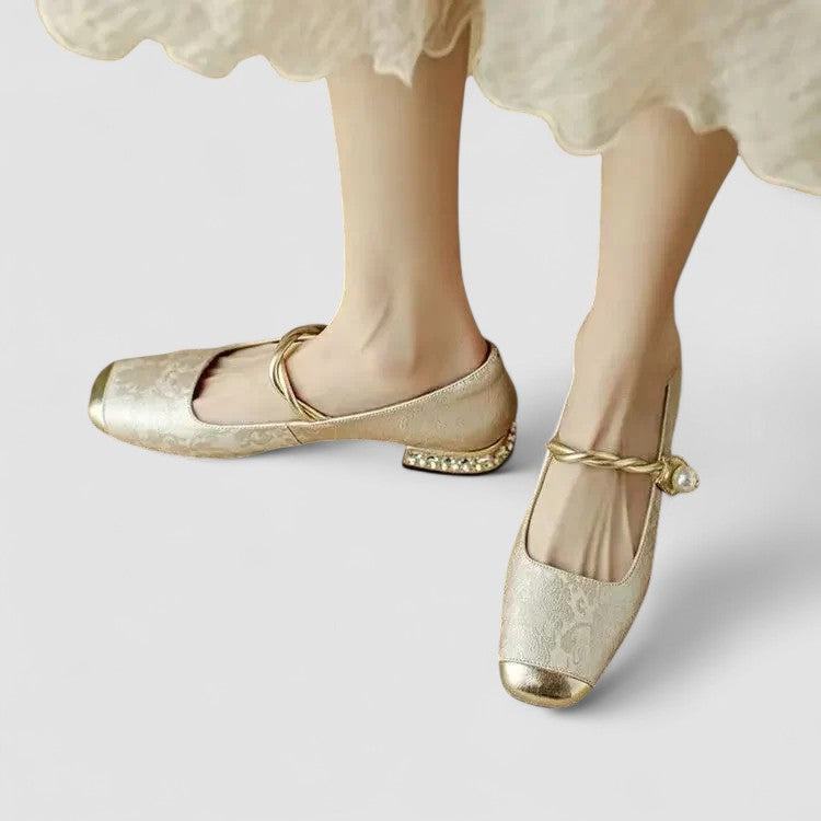Classic Mary Jane shoes for women, orthopaedic comfort, perfect vintage style for any occasion.