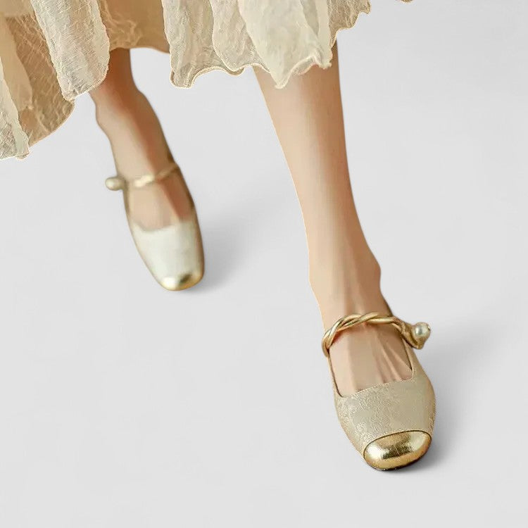 Elegant women's orthopaedic Mary Jane shoes with a comfortable block heel for daily wear.