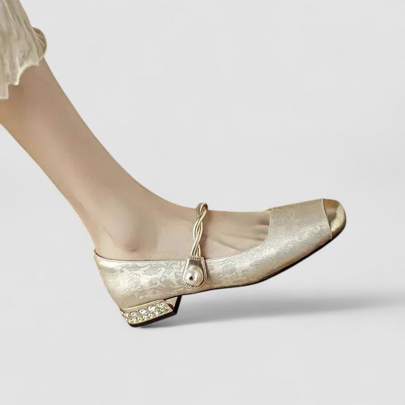 Women's comfortable orthopaedic Mary Jane shoes with a classic look and block heel.