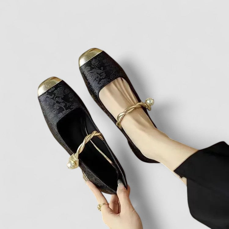 Women's footwear: orthopaedic Mary Jane shoes with comfortable heels & classic vintage style.
