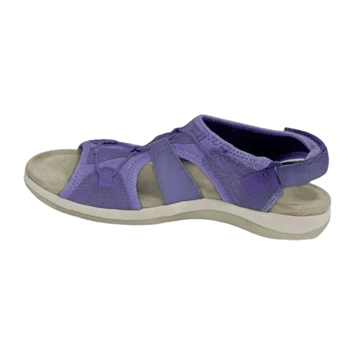 Durable women's orthopedic sandals, ideal for summer, with a supportive sole and adjustable straps for personalized comfort.
