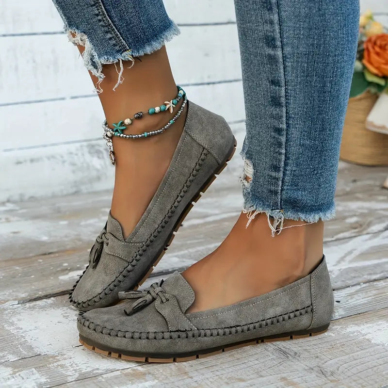 Chic women's orthopedic tassel loafers, ideal casual flats for all-day comfort.