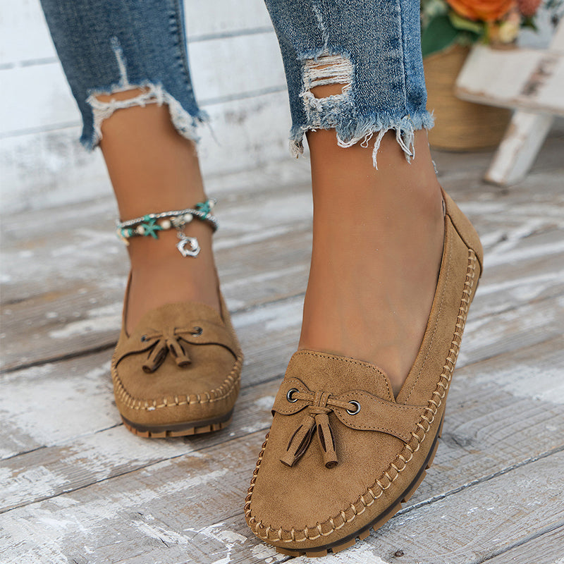Women's casual flats: chic tassel loafers providing superior arch support & comfort.