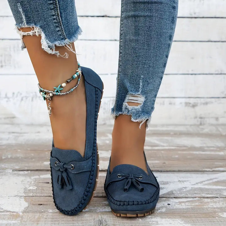 Stylish women's orthopedic shoes, black tassel loafers for versatile everyday fashion.