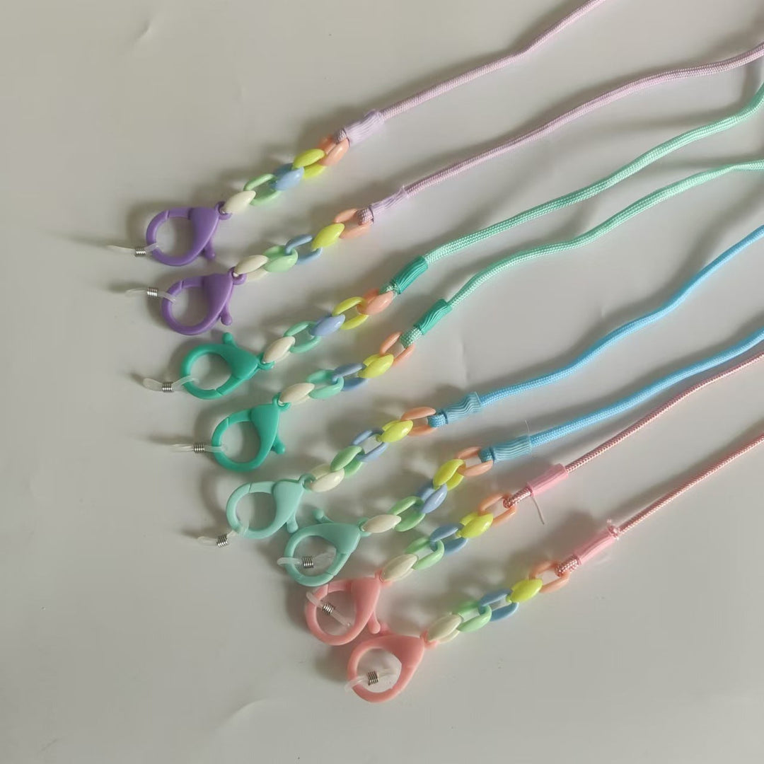 Women's colorful beaded glasses strap, a trendy accessory ensuring your sunglasses or eyeglasses stay safe.