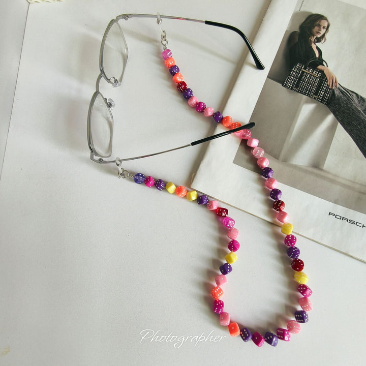 Vibrant unisex glasses chain, a chic spectacle strap for daily wear, keeping eyewear secure.