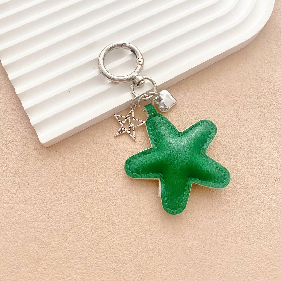 Starfish-shaped leather keychain, a fun and unique gift idea, perfect for ocean lovers.