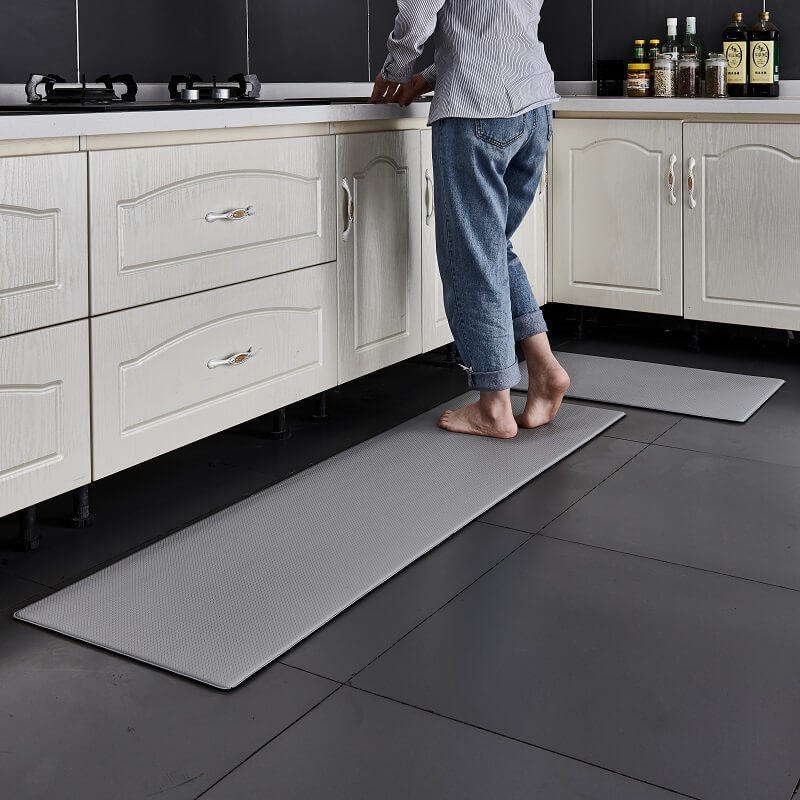 Easy-clean kitchen comfort mat, anti-slip and waterproof, ideal for busy kitchens.