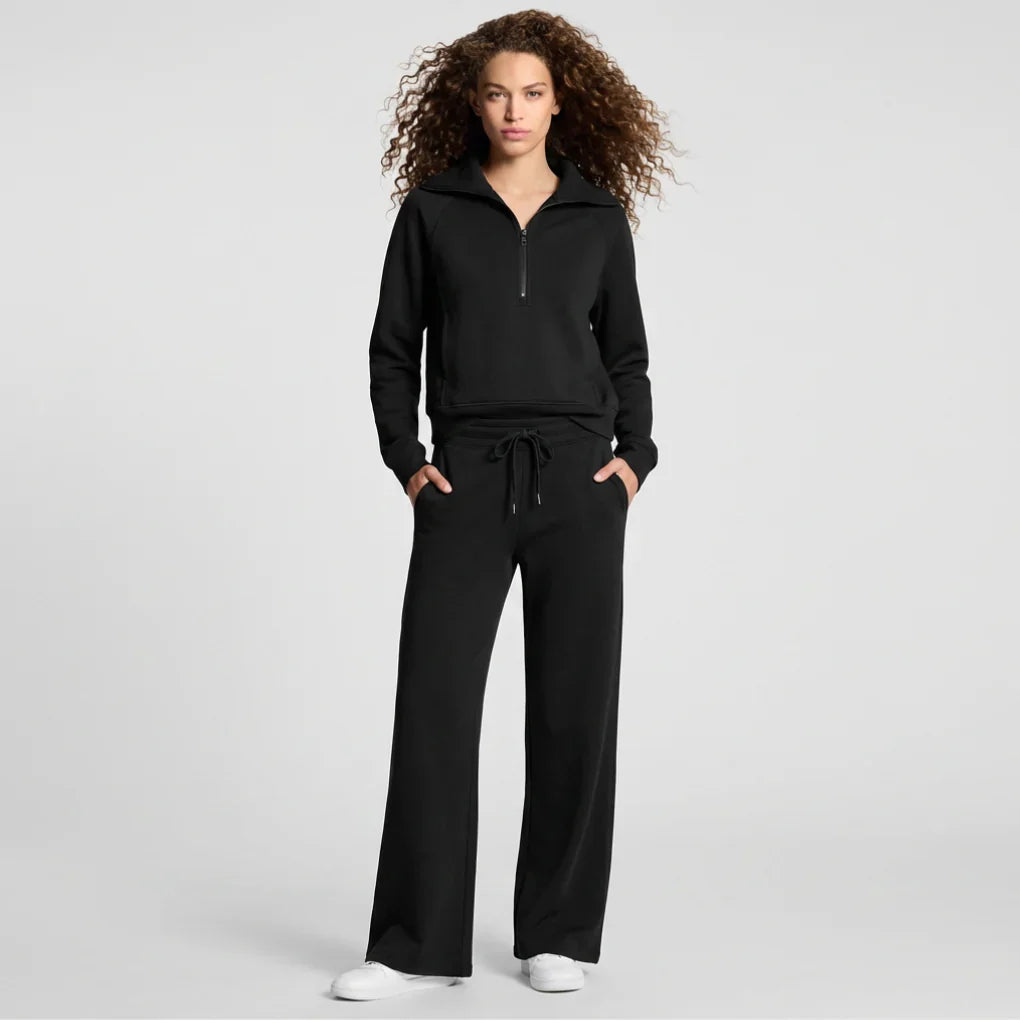 Comfortable women's 2-piece travel outfit with wide leg pants, perfect for vacation or loungewear.