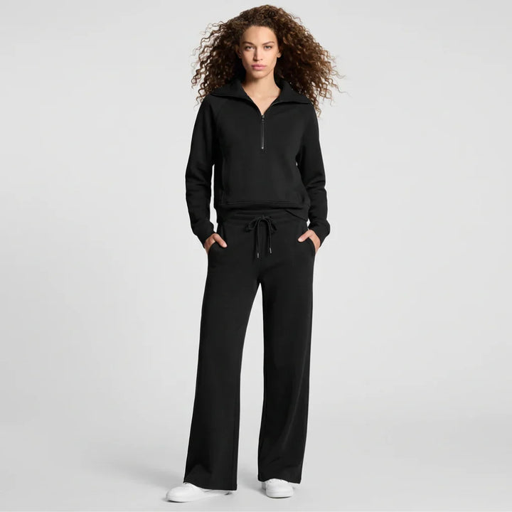 Comfortable women's 2-piece travel outfit with wide leg pants, perfect for vacation or loungewear.