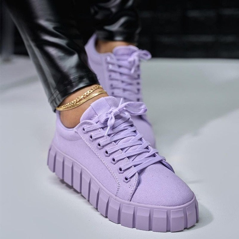 Comfortable women's low-top sneakers for everyday wear. Stylish casual footwear perfect for walking & daily activities.