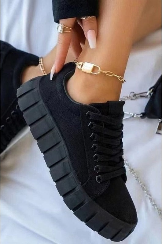 Women's low top casual shoes, ideal for everyday comfort. Stylish trainers perfect for walking & versatile fashion.