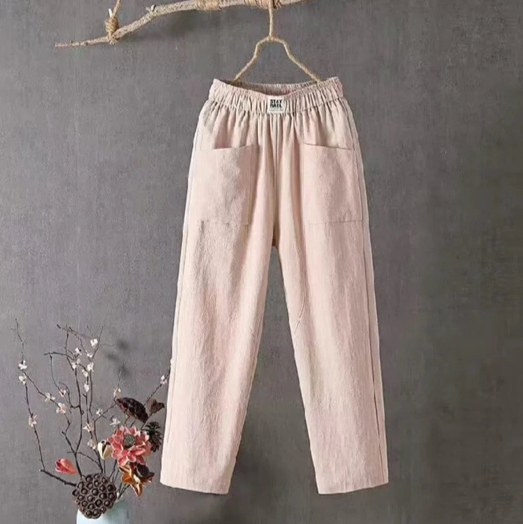 Comfortable & stylish women's wide-leg trousers, versatile stretch pants for casual or travel wear.