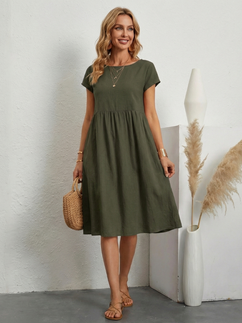 Versatile women's short sleeve pocket dress, knee-length for comfortable everyday casual wear.
