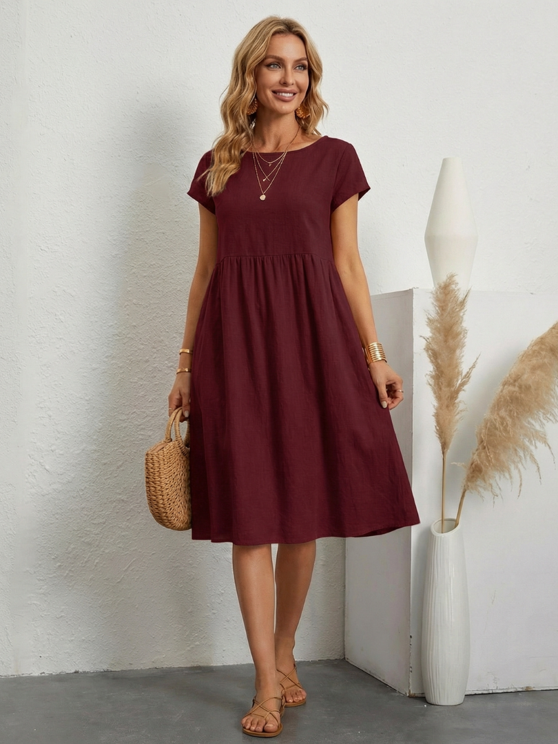 Practical women's casual midi dress with short sleeves and pockets, comfortable for everyday use.