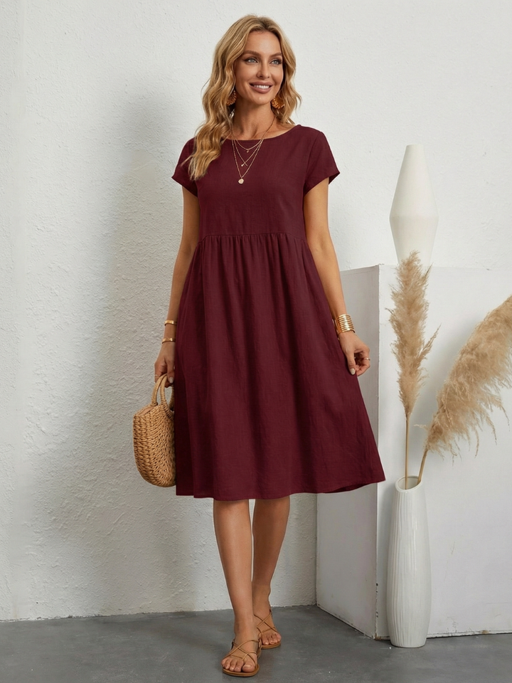 Practical women's casual midi dress with short sleeves and pockets, comfortable for everyday use.