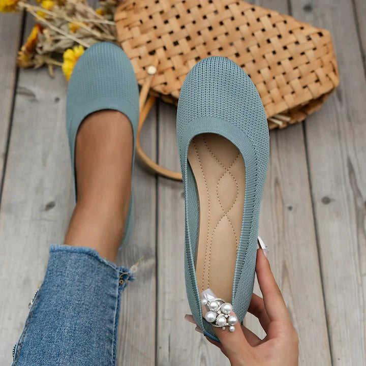 Lightweight women's summer ballerina flats, perfect for comfortable and breathable everyday wear.