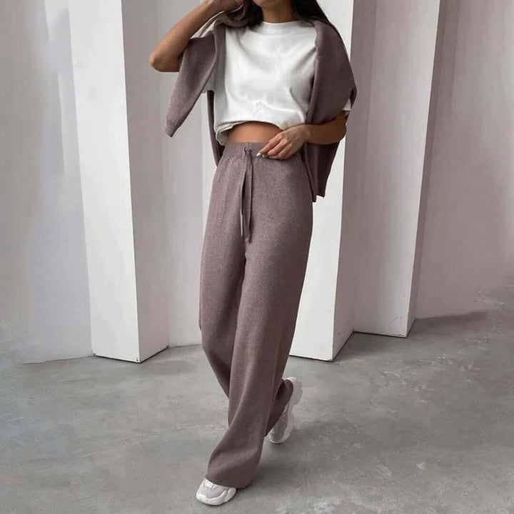 Stylish brown two-piece women's loungewear set, featuring a comfortable sweater & matching casual pants.