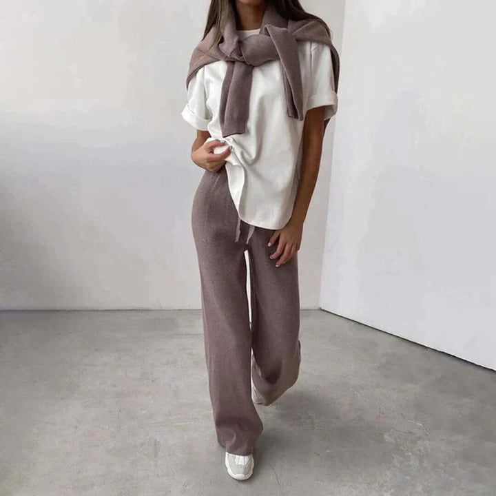 Women's brown matching set: soft sweater and comfortable pants. Ideal casual loungewear for fall & winter.