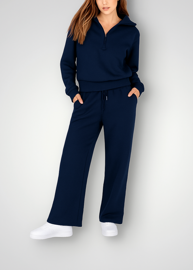 Cozy women's 2-piece lounge set with a quarter-zip top & wide-leg pants. Perfect for relaxing fall/winter comfort.