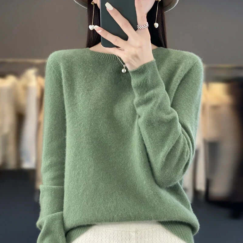 Cozy women's O-neck jumper, a warm & stylish pullover sweater for autumn & winter comfort.