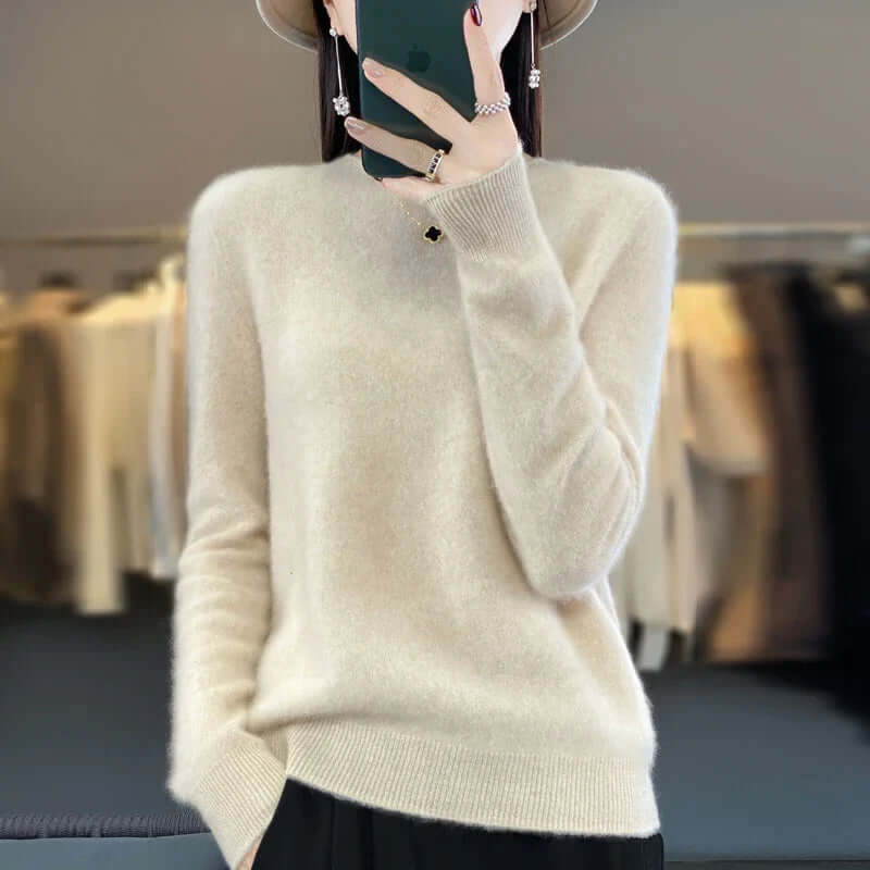 Casual women's O-neck pullover, a warm long-sleeve sweater ideal for everyday autumn wear.