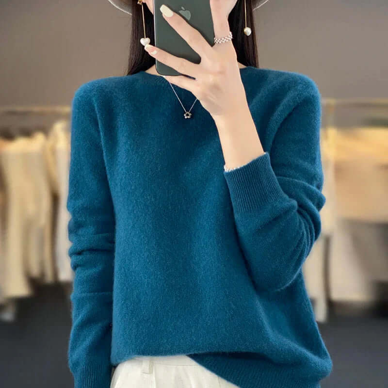 Textured knit O-neck women's pullover, a cozy long-sleeve jumper for winter warmth & style.