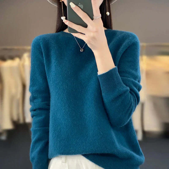 Textured knit O-neck women's pullover, a cozy long-sleeve jumper for winter warmth & style.
